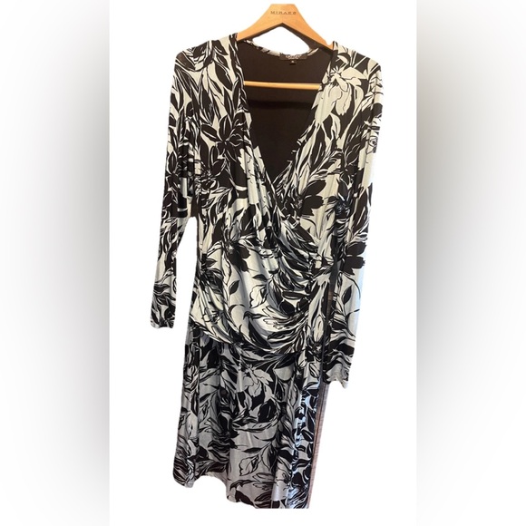 Karen Kane Dresses & Skirts - Karen Kane Faux Wrap Dress Blue Black Floral Lined EUC XL knee length